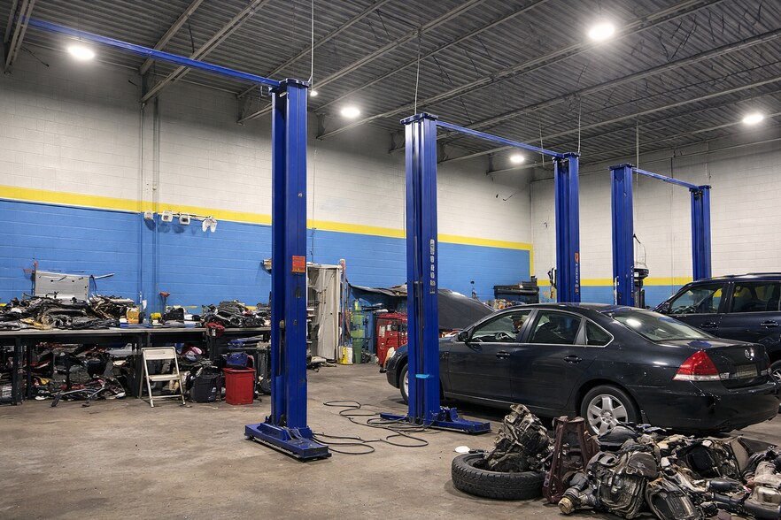 More Photos Of 14201-14231 Wyoming St, Detroit Auto Repair For Lease