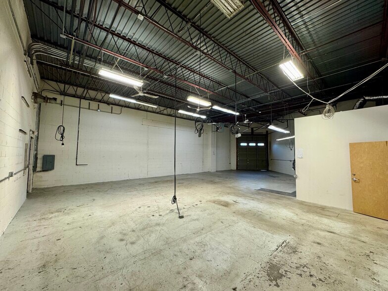More Photos Of 1320 Lincoln Ave, Holbrook Warehouse For Lease