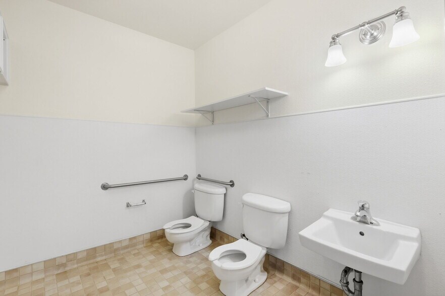 More Photos Of 1671 US Highway 395 N, Minden Office For Sale