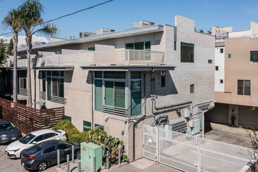 More Photos Of 717 N Highland Ave, Los Angeles Flex For Sale