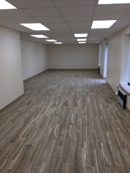 More Photos Of 7631 Fullerton Rd, Springfield Warehouse For Lease