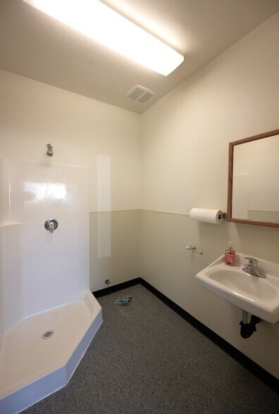 More Photos Of 93696 Highway 70, Chilcoot Warehouse For Lease