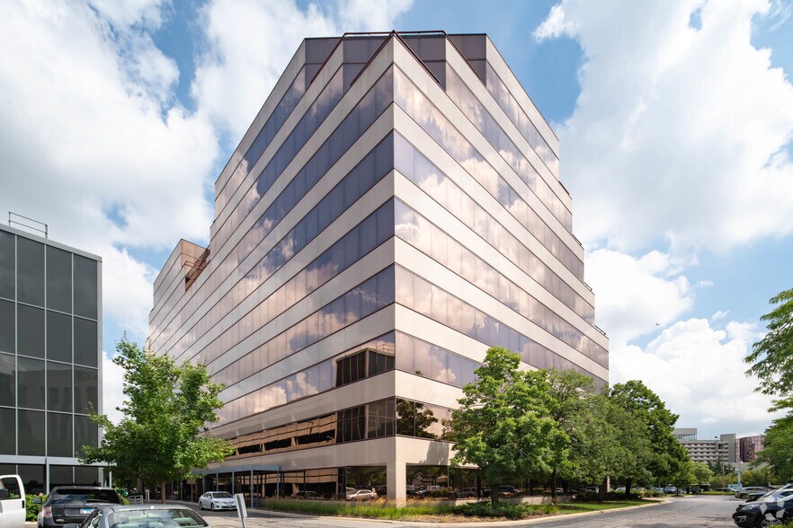 More Photos Of 5600 N River Rd, Rosemont Coworking Space