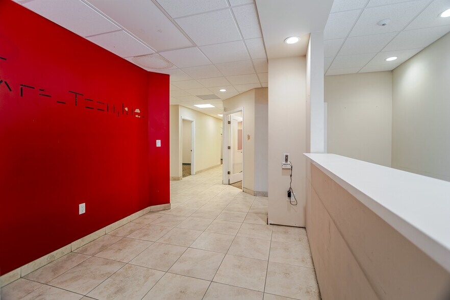 More Photos Of 1015 NW 72nd St, Miami Warehouse For Sale