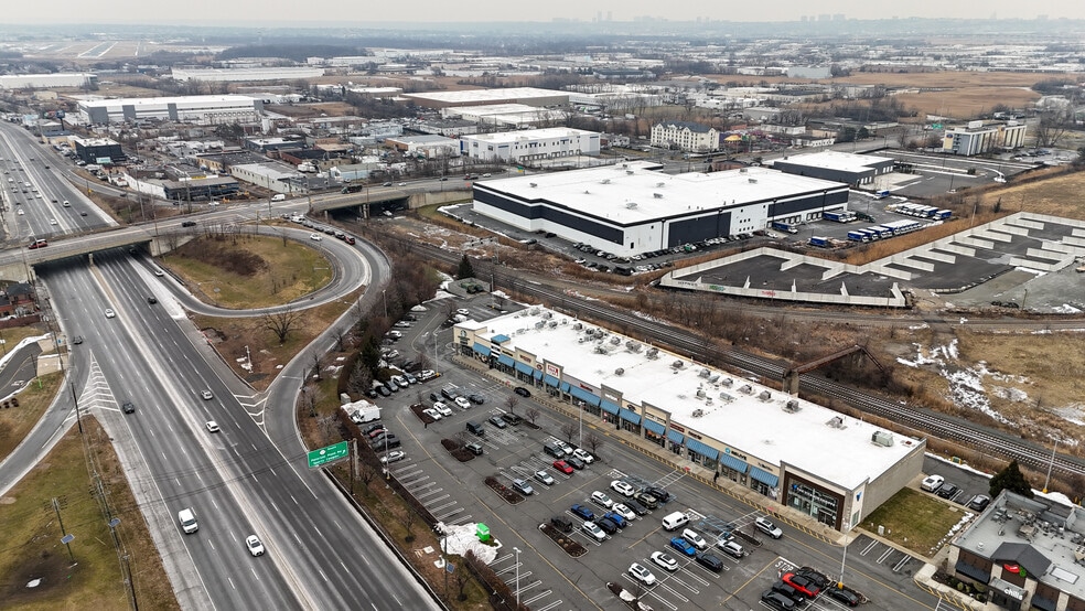 More Photos Of 84 Rt 17, East Rutherford General Retail For Lease