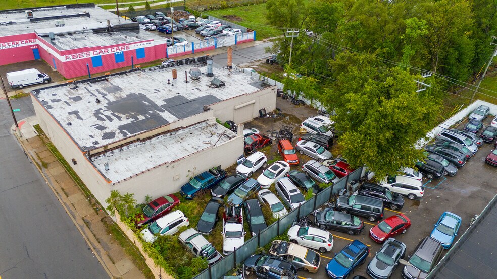More Photos Of 7940 Tireman St, Detroit Auto Repair For Sale