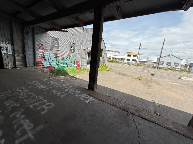 More Photos Of 3821 NW St Helens Rd, Portland Warehouse For Sale