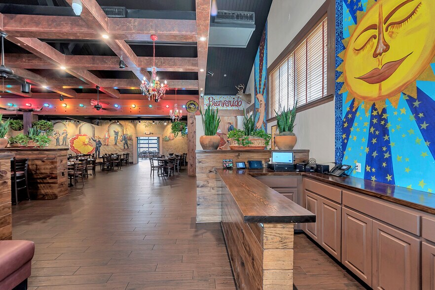 More Photos Of 1072 W Lee Dr, Baton Rouge General Retail For Lease