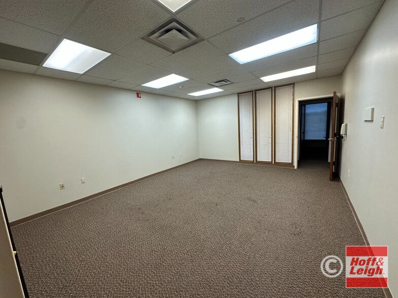 More Photos Of 87 N Canton Rd, Akron Medical For Lease