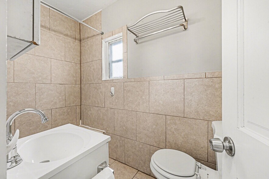 More Photos Of 308 Chestnut St, Silver Lake Apartments For Sale