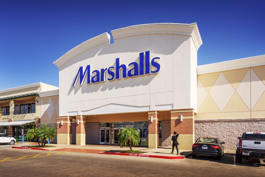 More Photos Of 7300-7400 N 10th St, McAllen Unknown For Lease