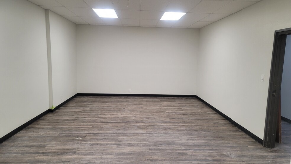 More Photos Of 1201 S Sherman St, Richardson Light Distribution For Lease