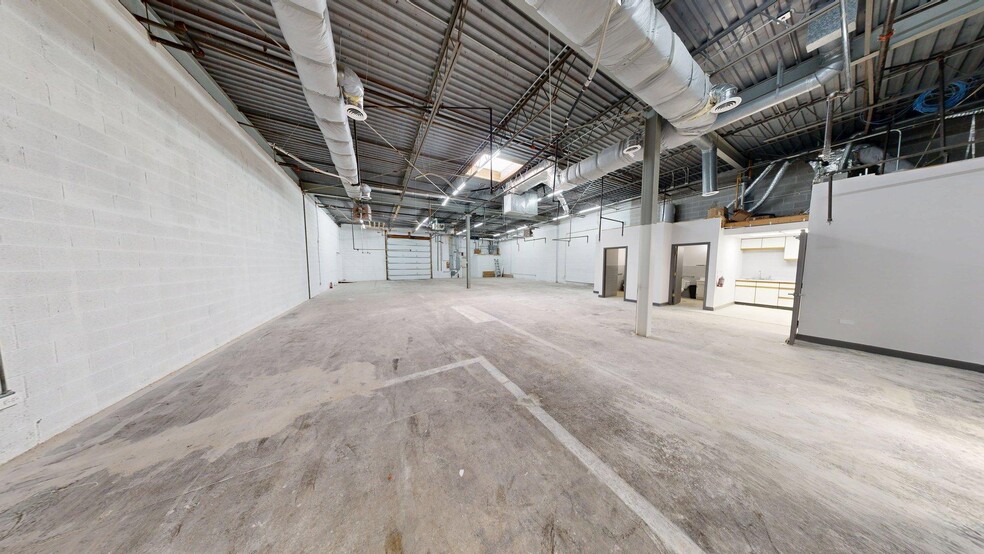 More Photos Of 271-285 E Helen Rd, Palatine Light Distribution For Sale