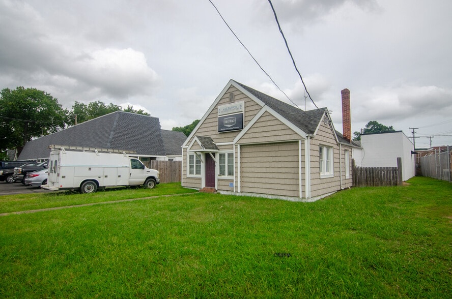 More Photos Of 1108 Pickett Rd, Norfolk Flex For Sale