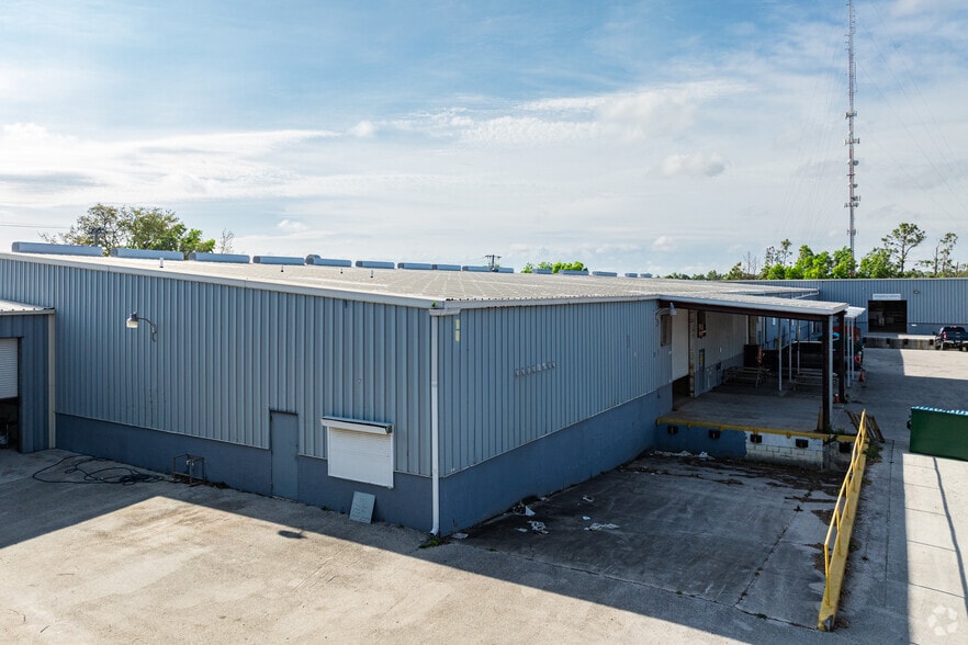Primary Photo Of 6295 Thomas Rd, Fort Myers Warehouse For Lease