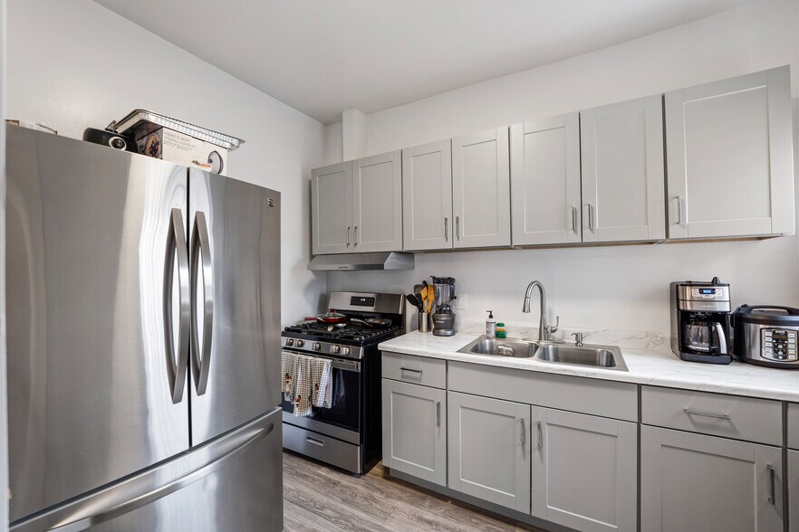 More Photos Of 204 S Serrano Ave, Los Angeles Apartments For Sale