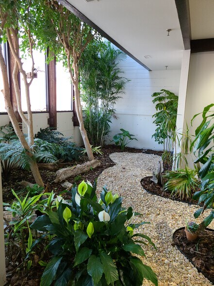 More Photos Of 6780 Southwest Ave, Saint Louis Flex For Lease