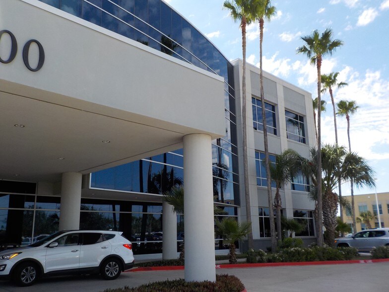 More Photos Of 5700 N Exp 77/83, Brownsville Medical For Lease
