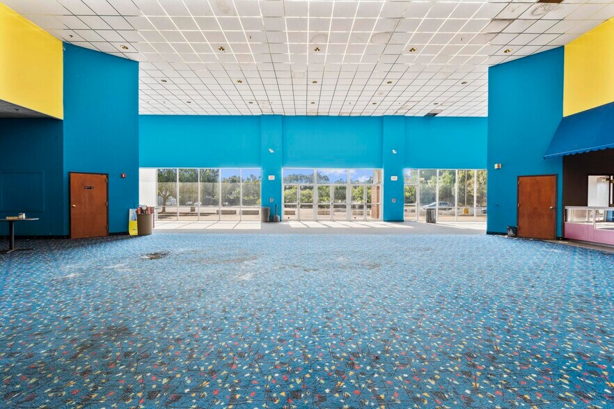 More Photos Of 814-850- Derby Ave, Seymour Unknown For Lease