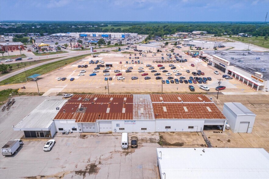 More Photos Of 1608 W Moore Ave, Terrell Auto Dealership For Sale