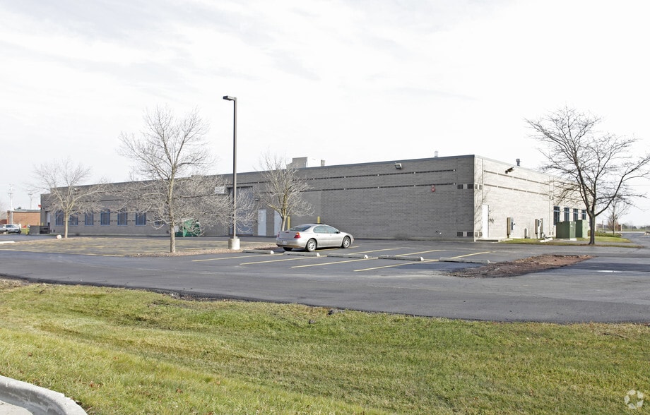 More Photos Of 620-630 S Butterfield Rd, Mundelein Industrial For Lease
