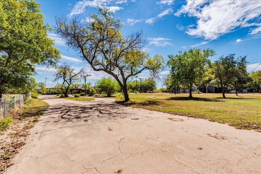 More Photos Of 1563 Gruene Rd, New Braunfels Land For Sale