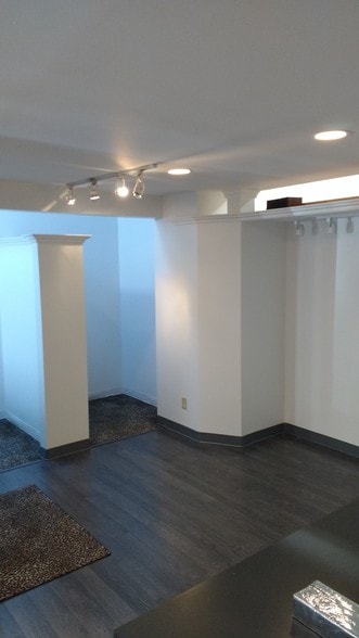 More Photos Of 21-23 N Dean St, Englewood Freestanding For Lease