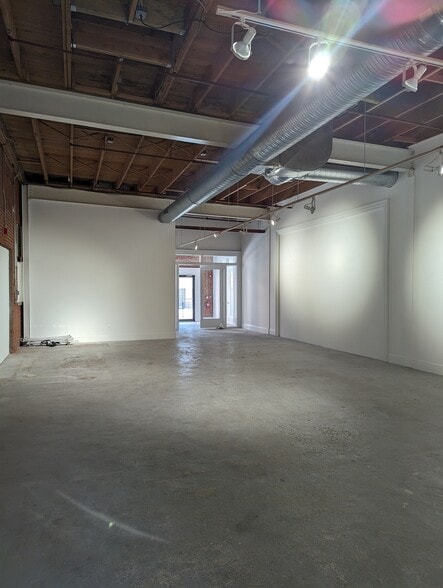 More Photos Of 583 Pacific St, Stamford Freestanding For Lease