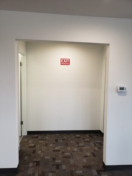 More Photos Of 15325 Highway 99, Lynnwood Office For Lease