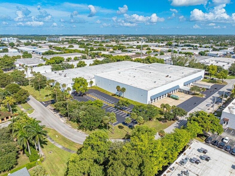 More Photos Of 5255 NW 159th St, Miami Lakes Distribution For Lease