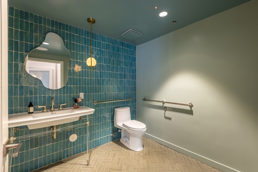 More Photos Of 3058 N Lima St, Burbank Warehouse For Sale