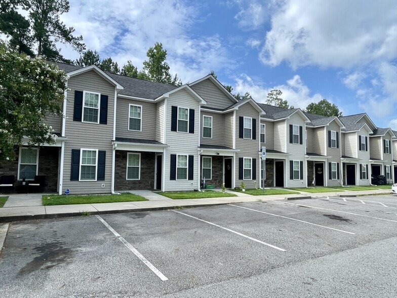 More Photos Of 2915 Macgregor Downs Rd, Greenville Multifamily For Sale