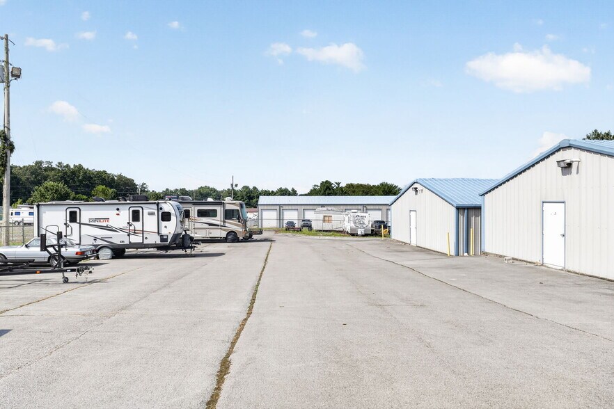 More Photos Of 110 Woodlands Cir, Crossville Self Storage For Sale