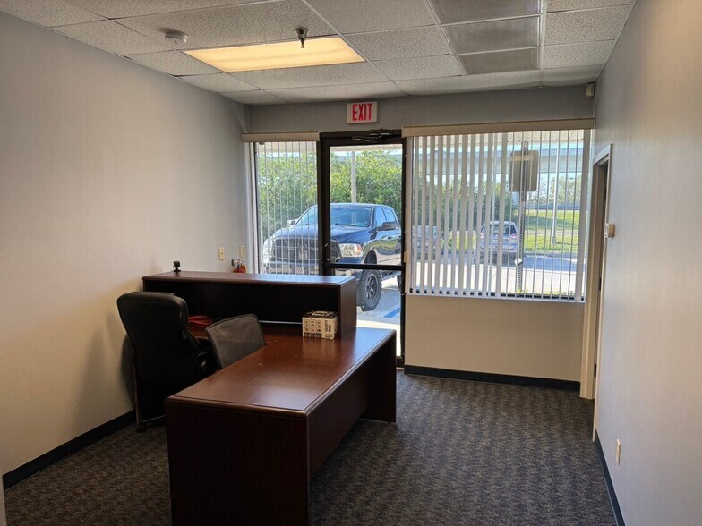 More Photos Of 4951 E Adamo Dr, Tampa Showroom For Lease