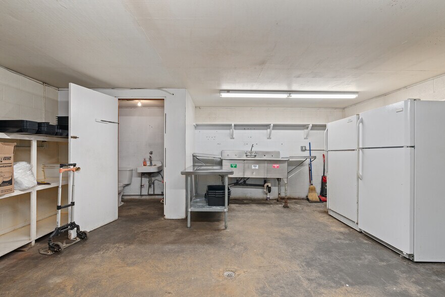 More Photos Of 8275 Carolina Blvd, Clyde General Retail For Sale