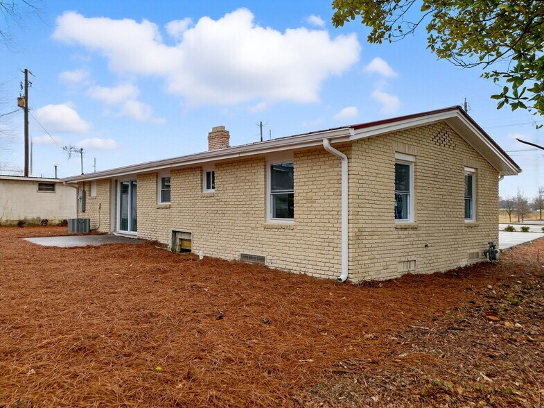 More Photos Of 3473 Atlanta Hwy, Flowery Branch Office For Sale