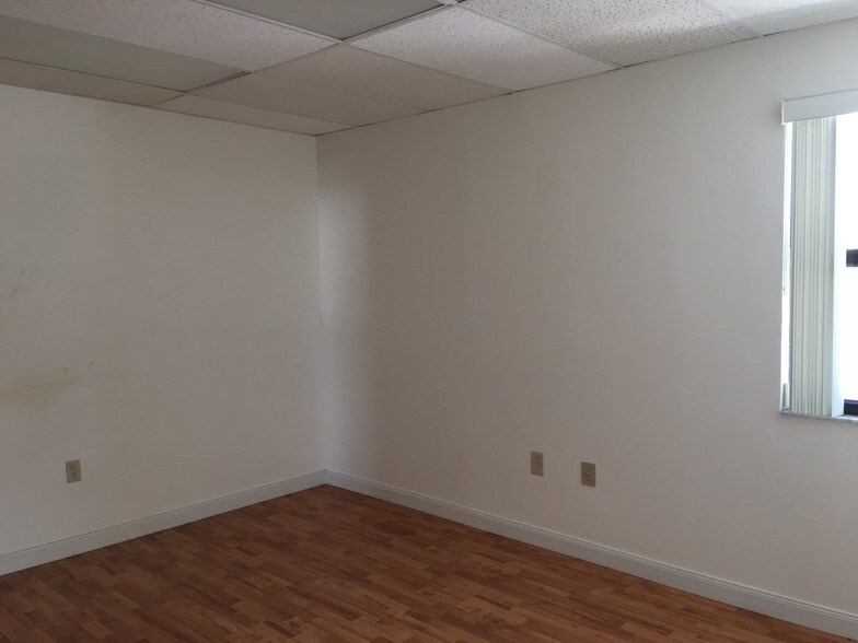 More Photos Of 27725 Old US Highway 41, Bonita Springs Office For Lease