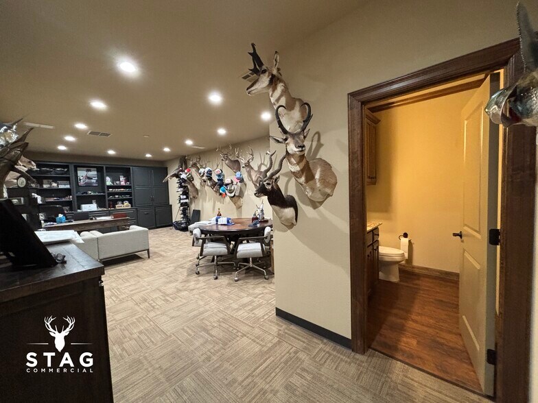 More Photos Of 7420 FM 2449, Ponder Office For Lease