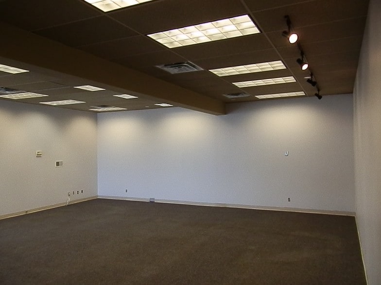 More Photos Of 4655-4657 Leavenworth St, Omaha Freestanding For Sale