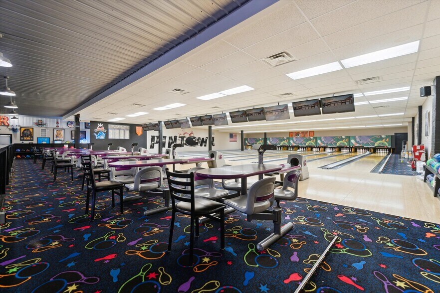 More Photos Of 142 N Saginaw St, Chesaning Bowling Alley For Sale
