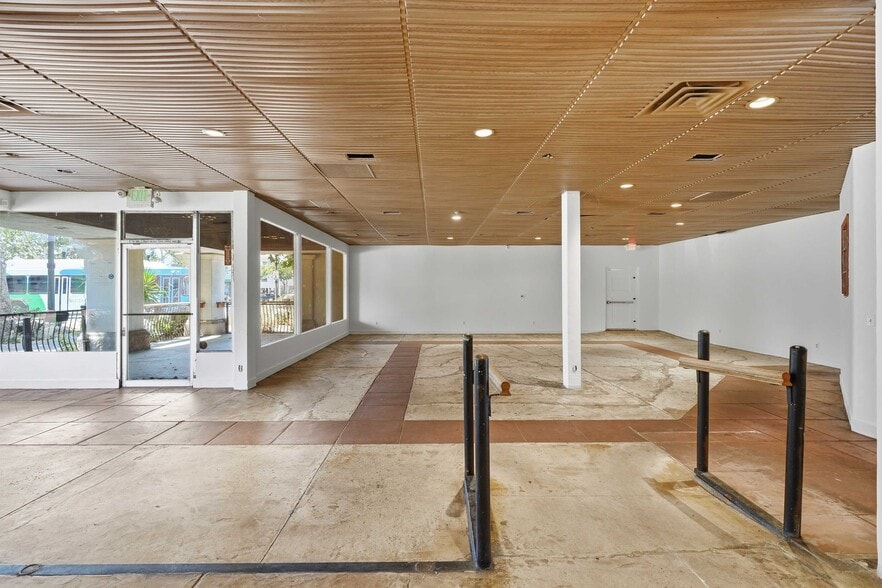 More Photos Of 24258-24274 Main St, Newhall Restaurant For Lease