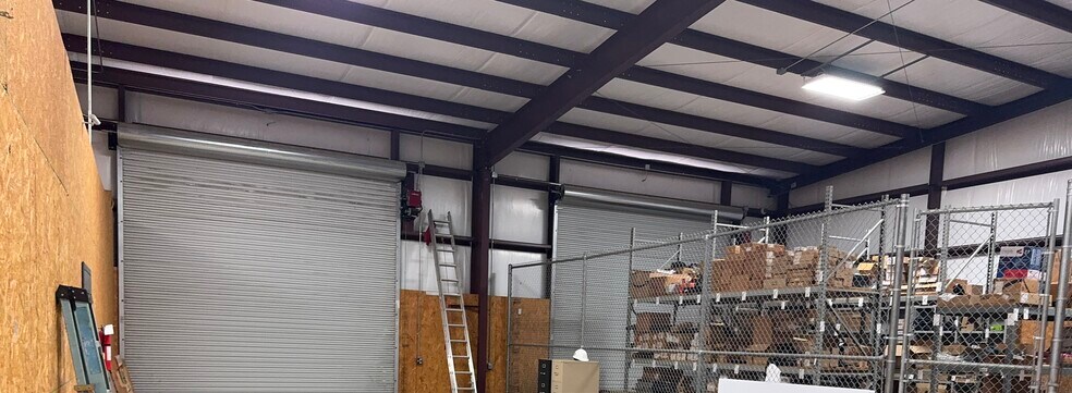More Photos Of 2355 US Highway 78, Moody Flex For Lease
