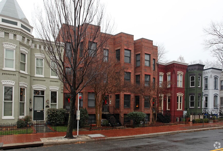 More Photos Of 245-249 8th St NE, Washington Apartments For Sale