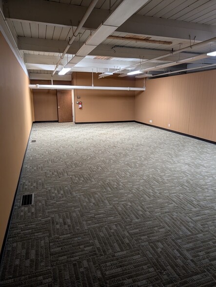 More Photos Of 2950-2952 NW Yeon, Portland Warehouse For Lease