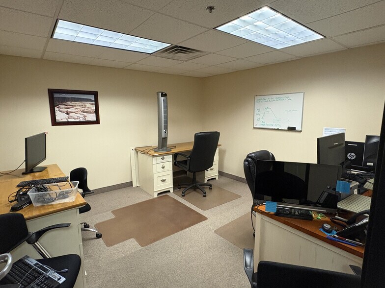 More Photos Of 2222 W Parkside Ln, Phoenix Research And Development For Lease