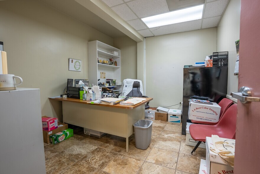 More Photos Of 4946 Florence Ave, Bell Medical For Lease