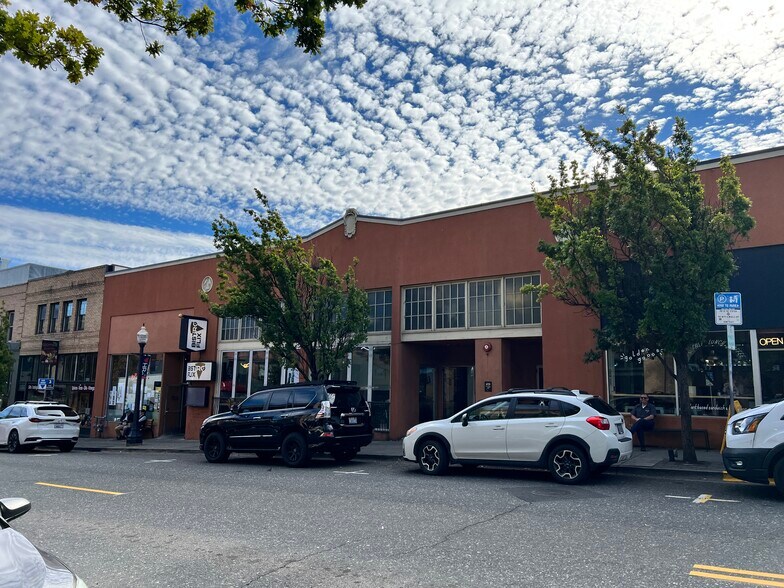 More Photos Of 107 Oak St, Hood River General Retail For Lease