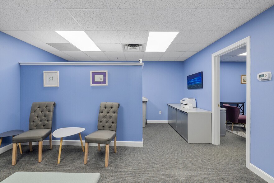 More Photos Of 10 Cedar St, Woburn Office For Sale