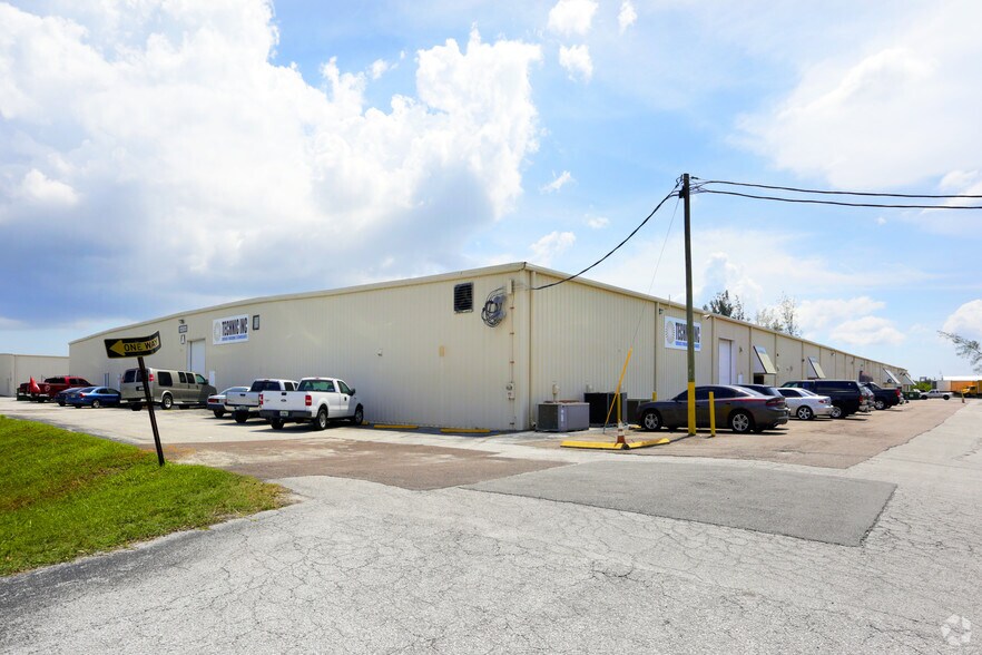 More Photos Of 12200 34th St N, Clearwater Warehouse For Lease
