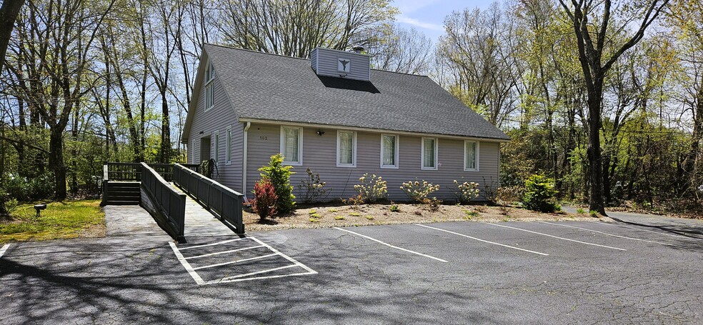 More Photos Of 102 Hopmeadow St, Weatogue Medical For Sale